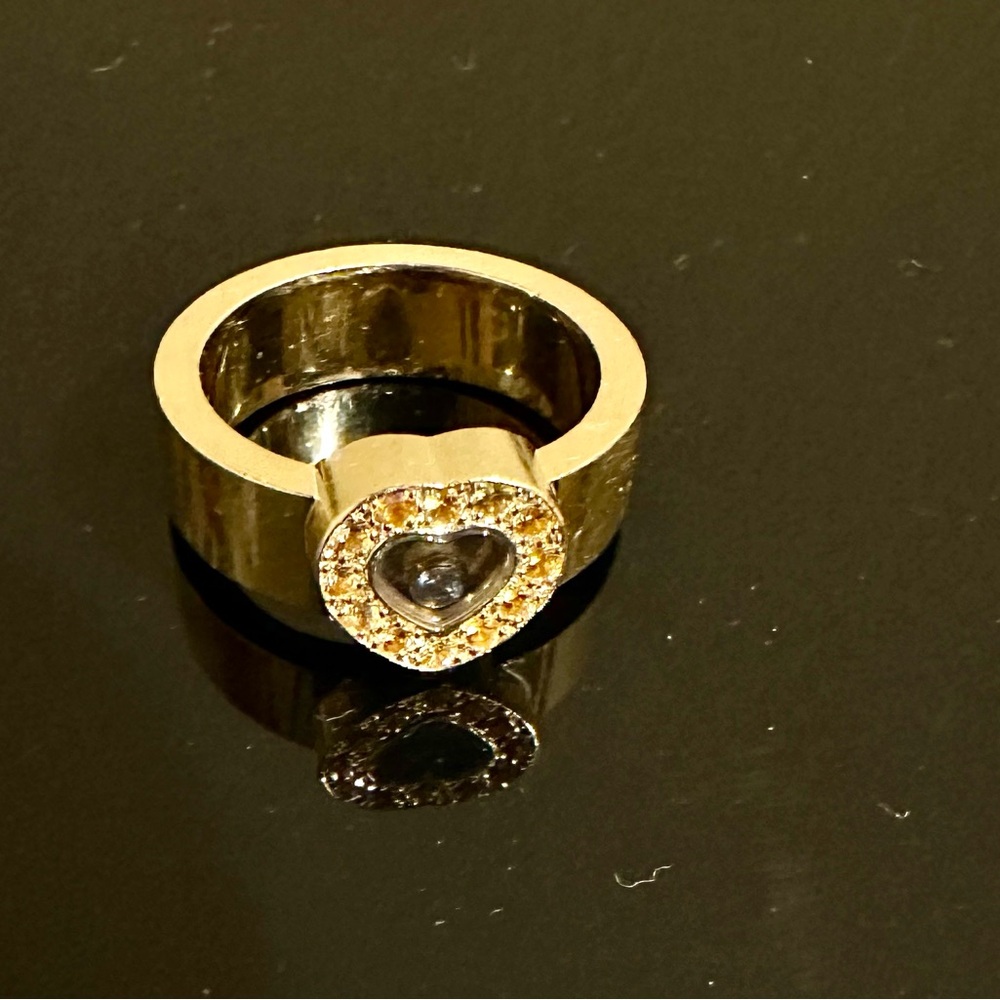 Chopard 18k Gold Heart Ring with diamond used like new